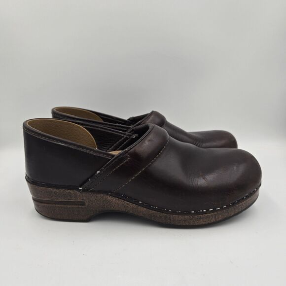 Dansko Professional Clogs Womens Size 40 US 10 Brown Leather Slip On Work Shoes - Picture 1 of 10